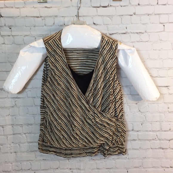 Coldwater Creek Tops - Coldwater Creek 1-piece blk shell striped wrap top